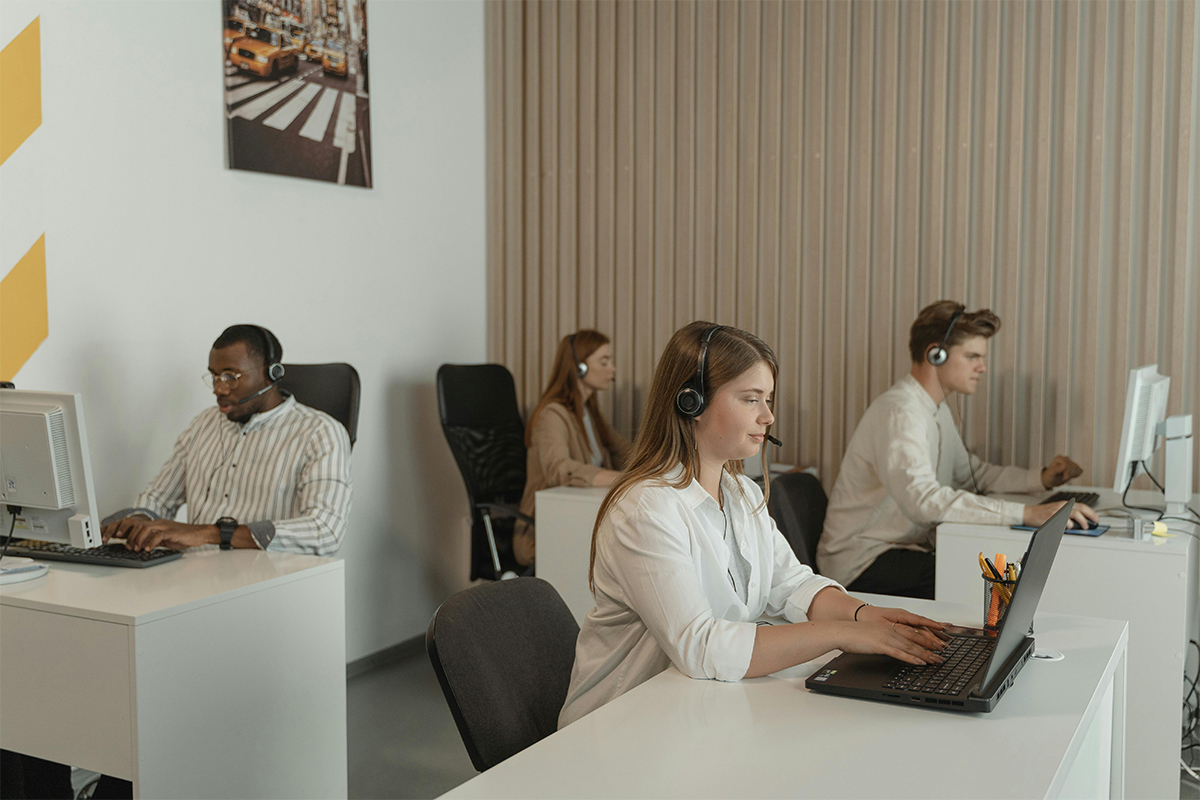 Small vs. Large Call Center: Tailoring Your Tech Stack