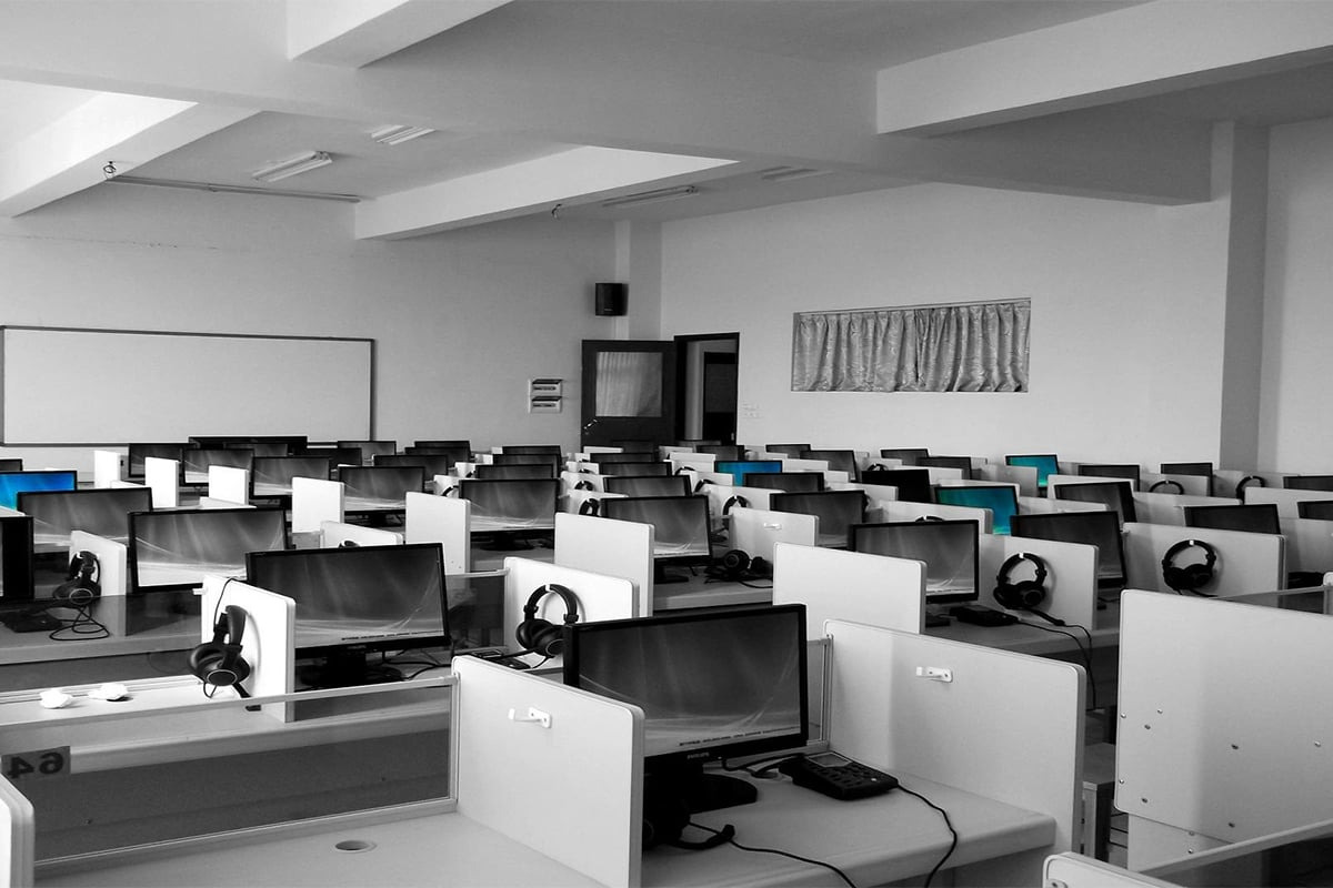 Small vs. Large Call Center: Tailoring Your Tech Stack